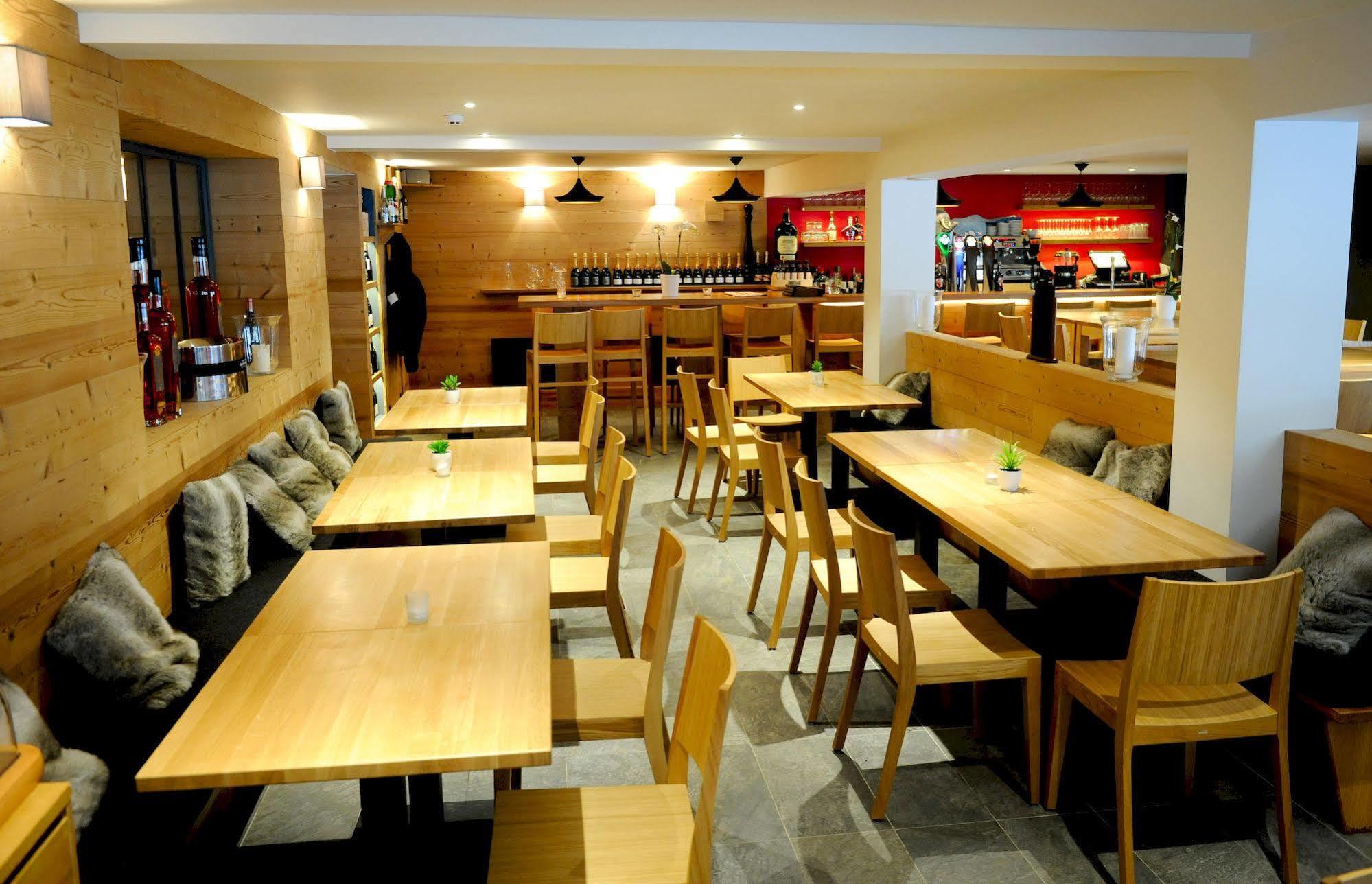 לה ג'ט Chalet Hotel Regina מראה חיצוני תמונה