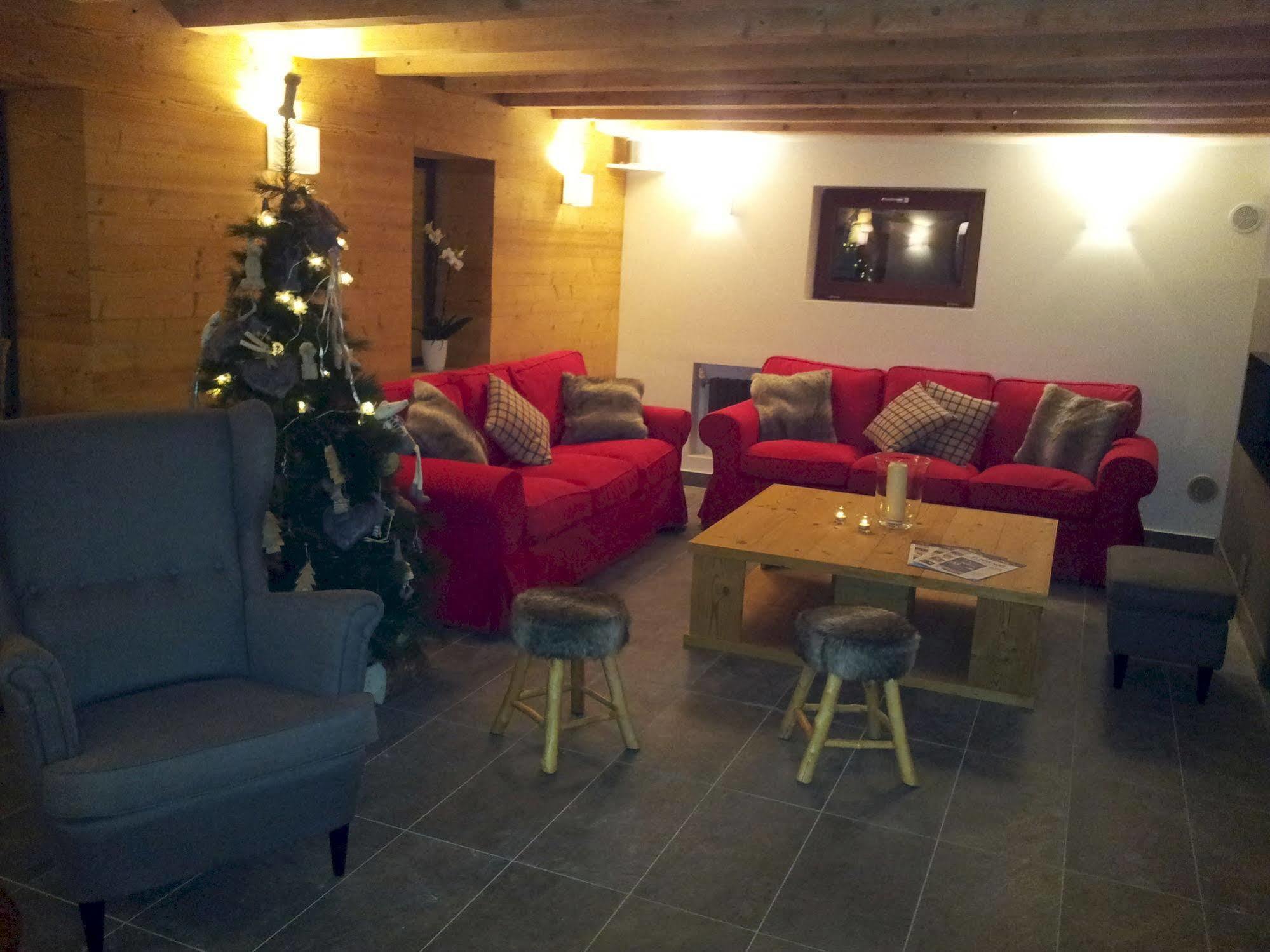 לה ג'ט Chalet Hotel Regina מראה חיצוני תמונה